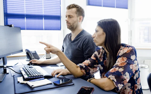 Samtale om resultat på skærm