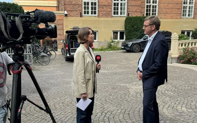 Jørgen Skadborg står uden for og bliver interviewet til tv 18 september 2024