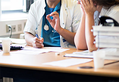 Hjælp en læge fra udlandet